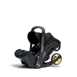 Doona I Babyskydd Och Barnvagn I Ett Nitro Black