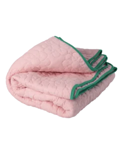 Quiltad Pläd I Blommönster Soft Pink